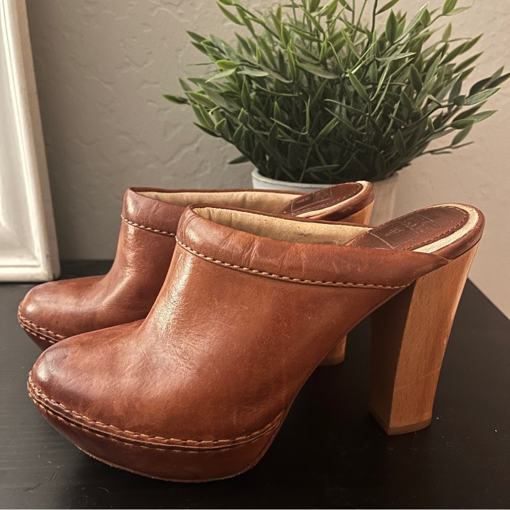 Frye Natasha Clog size 5.5